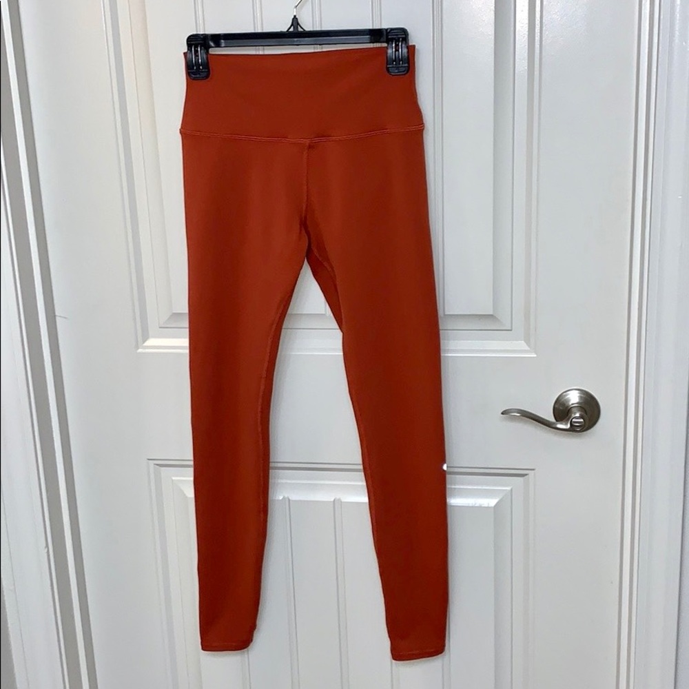 ALO Yoga High Waist Dash Legging - Picture 5 of 8